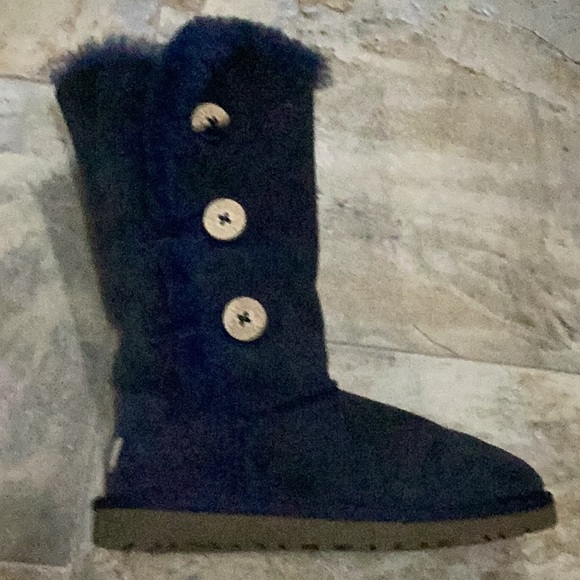 UGG Bailey Button Triplet Sheepskin Boots - Picture 3 of 5